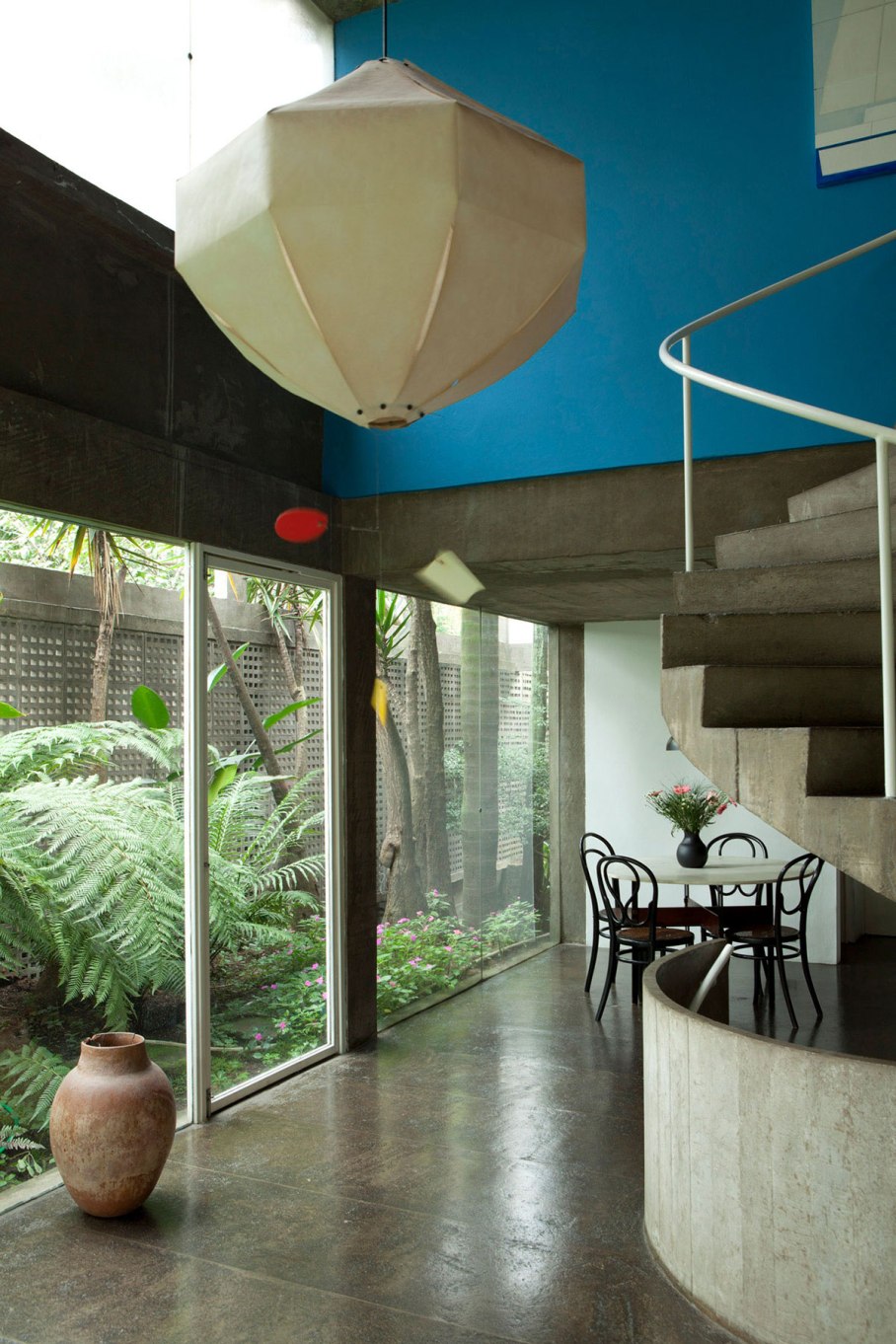chez l'architecte brésilien Julio Katinsky